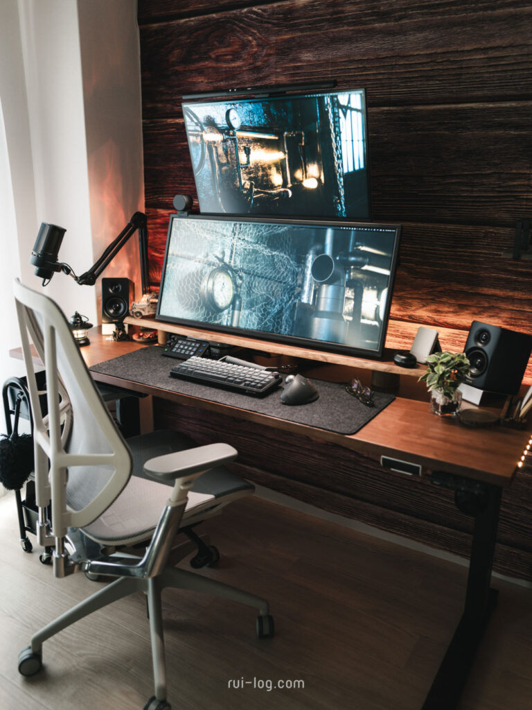 デスク写真 Photo by R.U.I