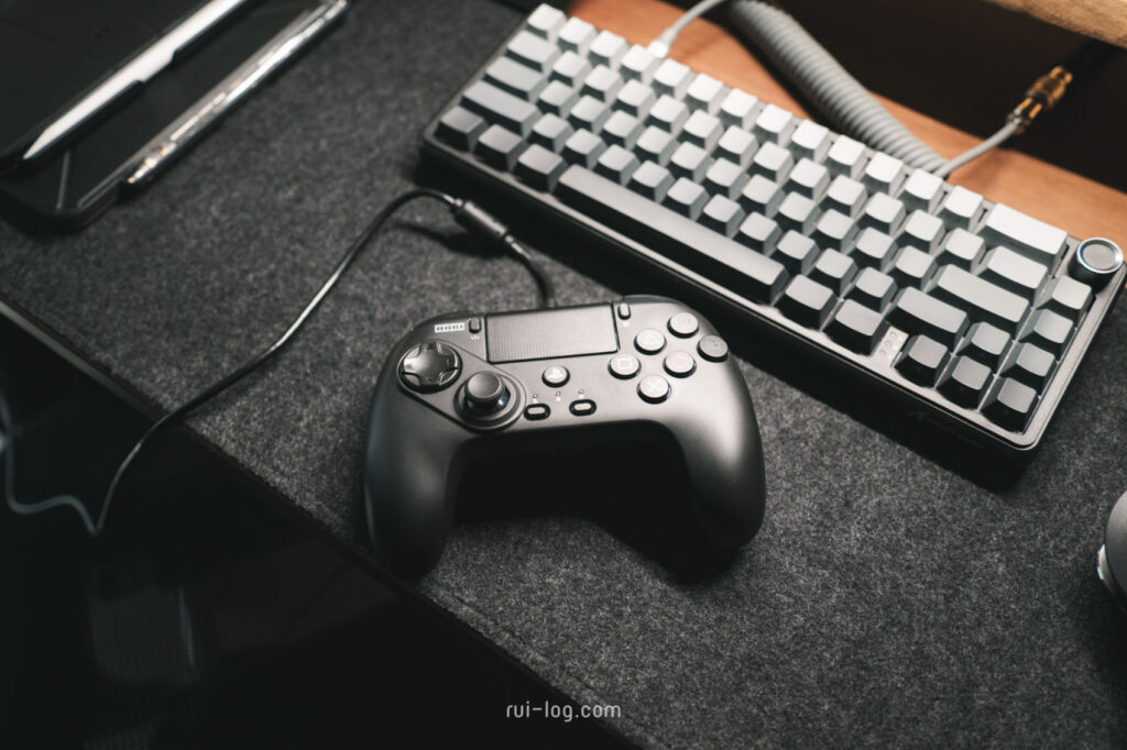 デスク写真 Photo by R.U.I